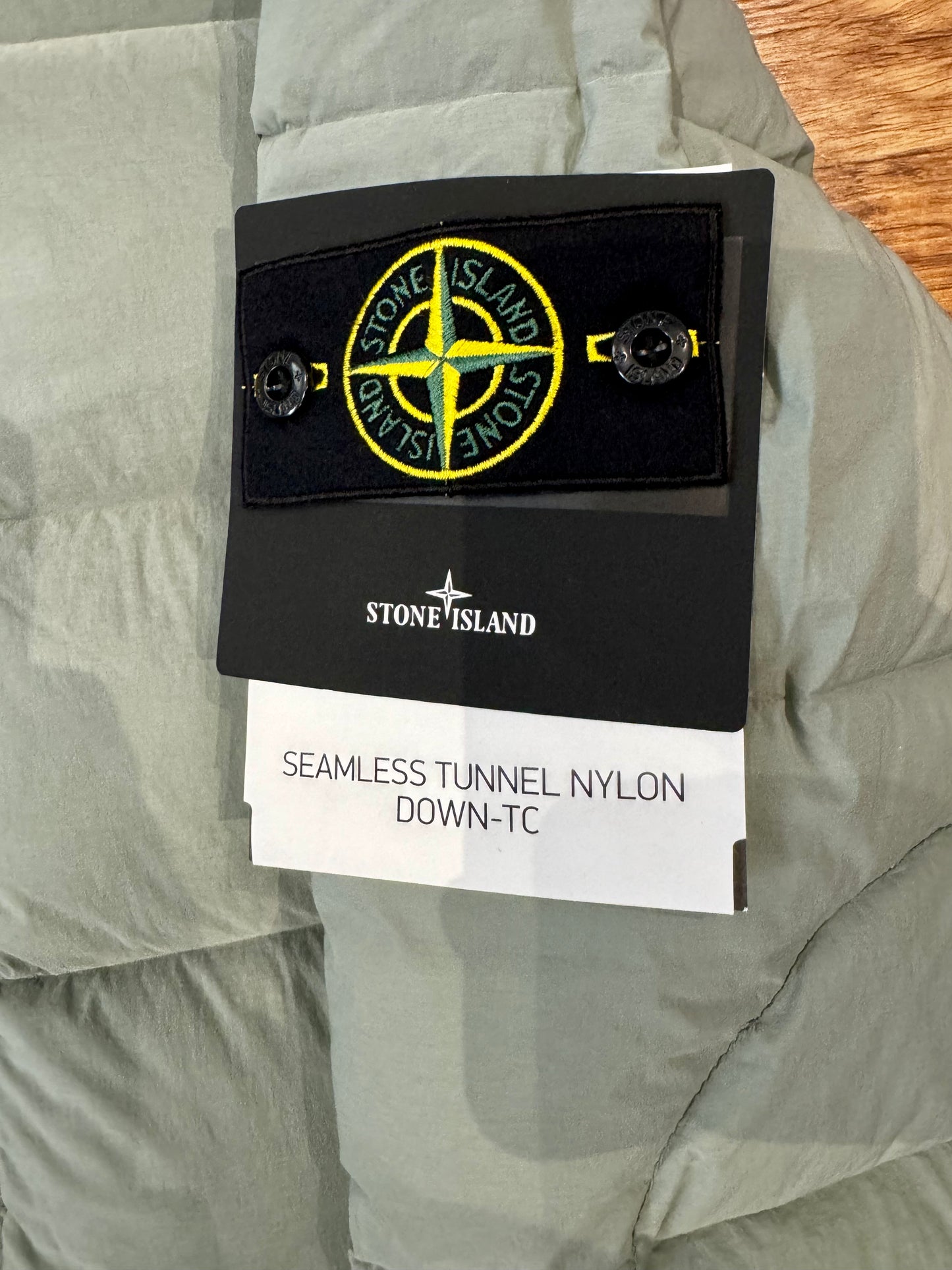 STONE ISLAND - SEAMLESS TUNNEL HOODED DOWN JACKET - SAGE GREEN